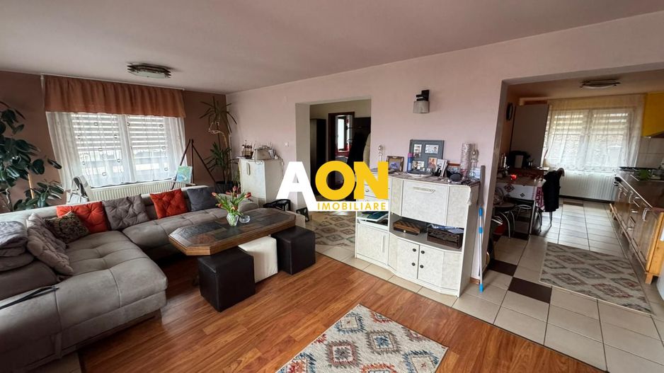 Casa tip locuință familială cu vedere panoramică Alba-Micesti - Poză 1