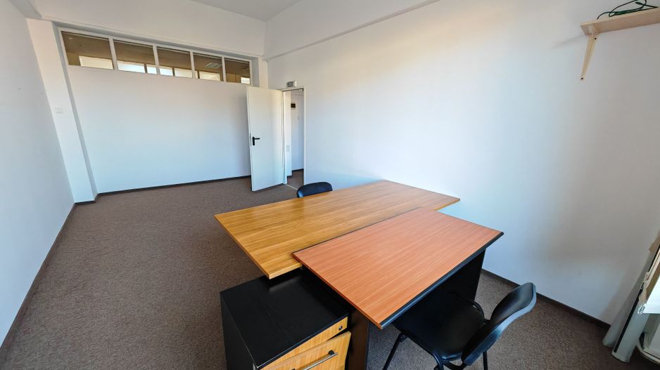 Birouri spatioase in cladire de birouri - Poză 9