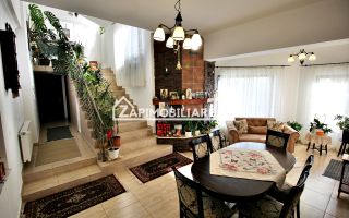 Casa 8 camere,4 bai,482mp,1.100mp teren,2 garaje,0% comision - Poză 11