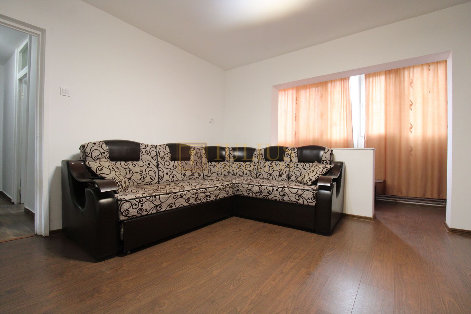 Zona Lipovei, 4 camere + 2 bai, centrala proprie - Poză 1