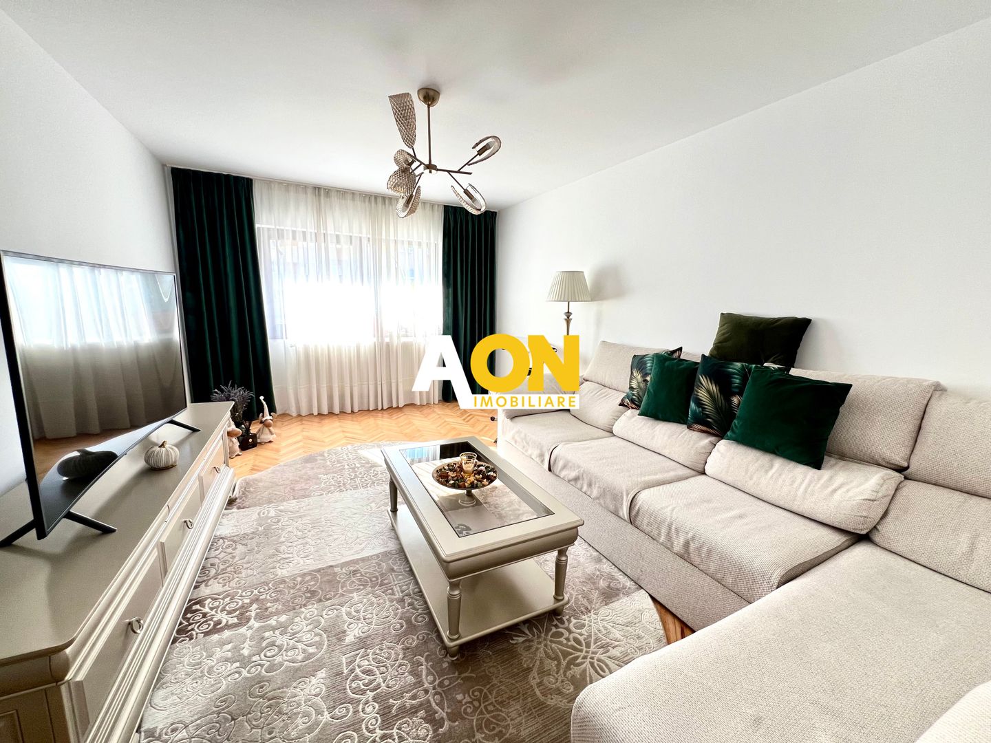 Apartament cu 3 camere, decomandat, Alba Iulia, zona Ampoi 3 - Poză 1