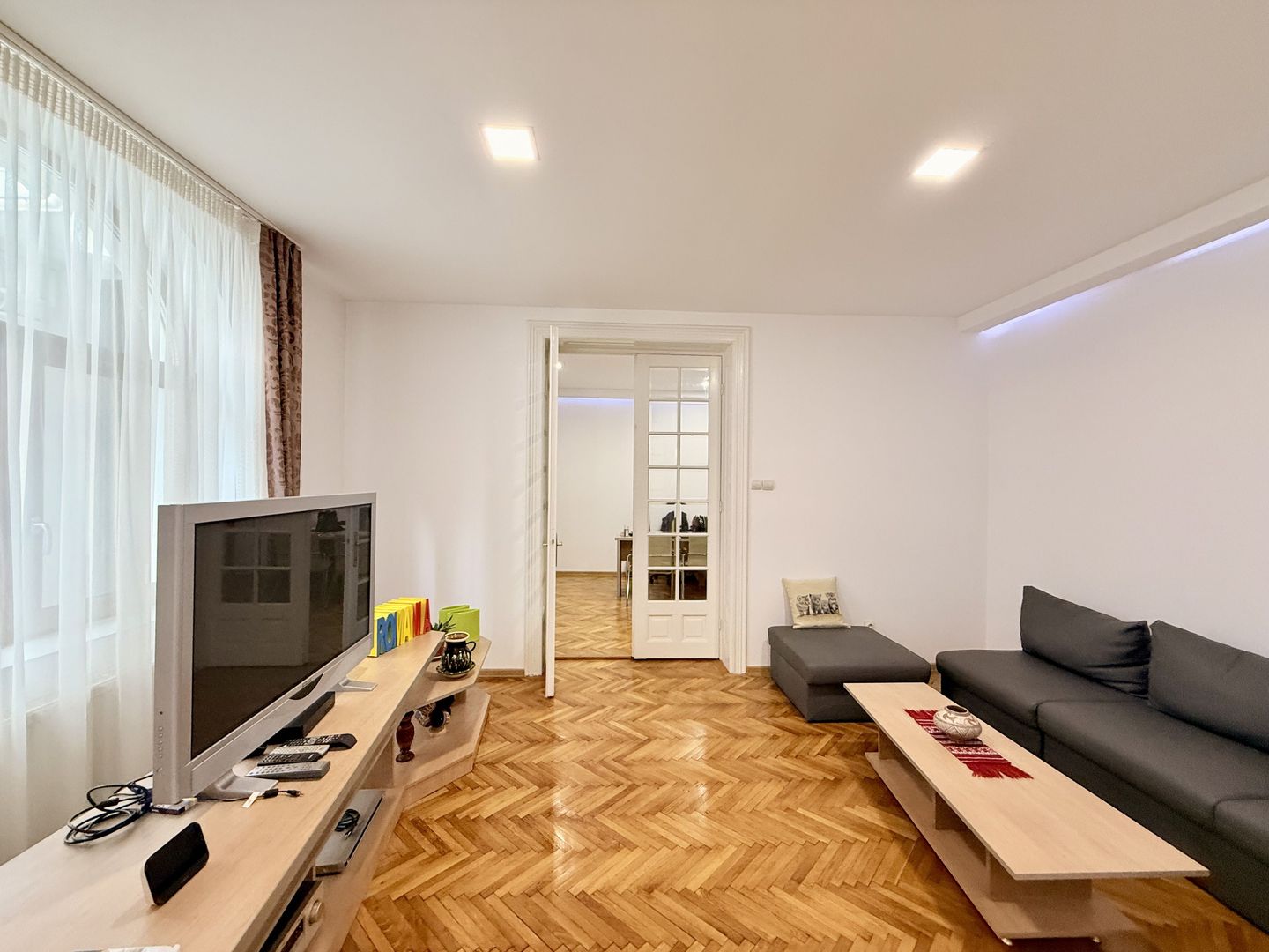 Piata Unirii Fantani Vila  500 mp utili curte 204 mp - Poză 8