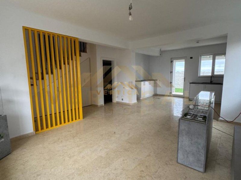 Casă duplex, 280 mp teren, 4 camere com Berceni/ Vidra - Poză 2