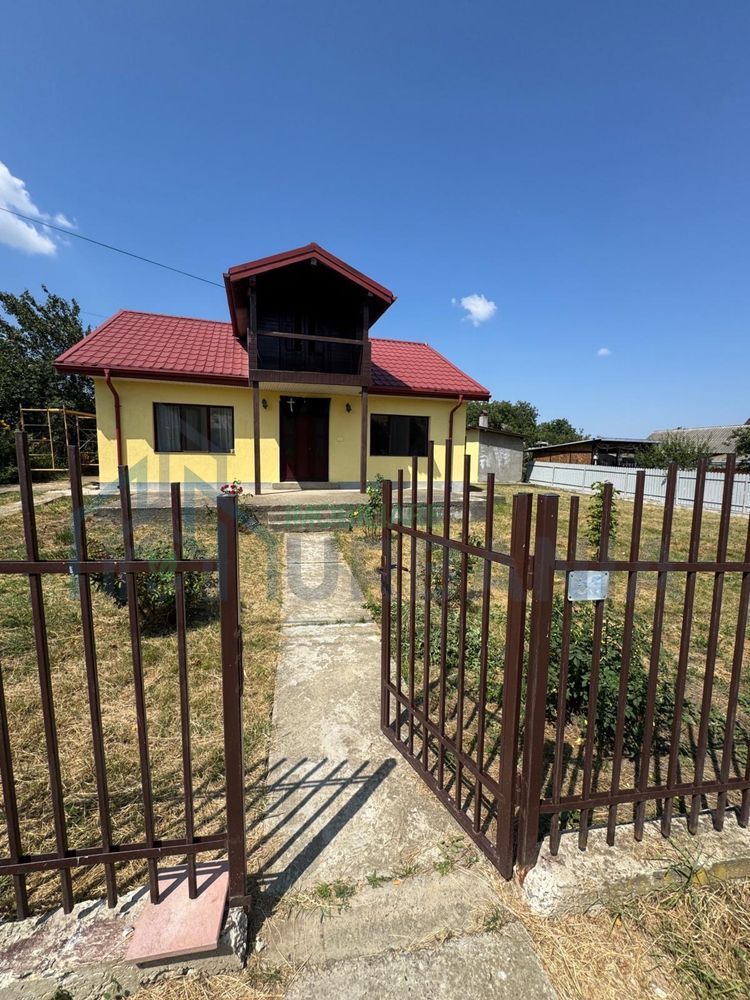 Casă renovată cu 3 camere și teren de 1000 mp în Letcani, Iași - Poză 2