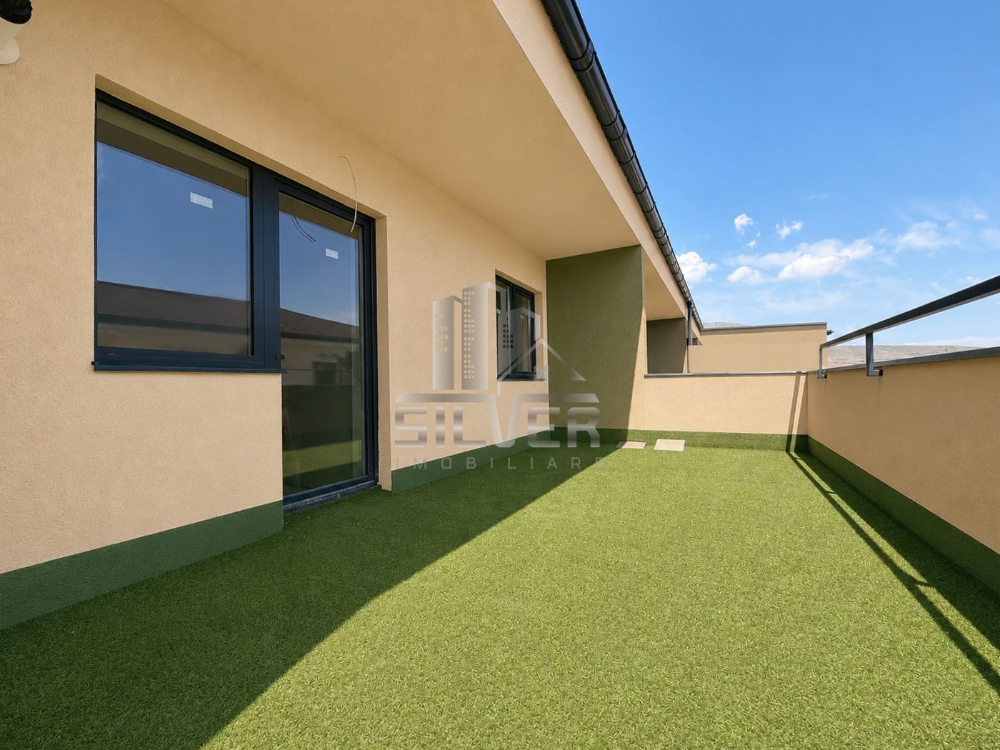 Apartament cu 3 camere/terasa 24 mp/boxa/finisaje incluse/PRET REDUS! - Poză 2