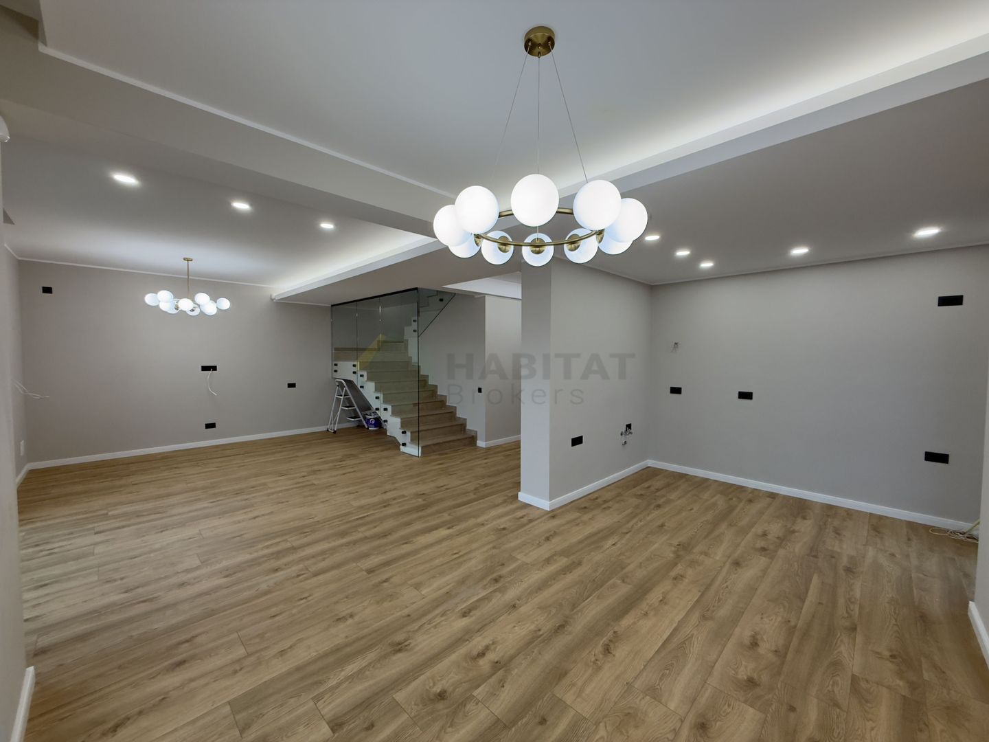 Vila individuala 5 camere Tunari 1 Decembrie - Poză 11