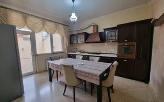 Vila generoasa de inchiriat intr o zona principala a orasului - Poză 15