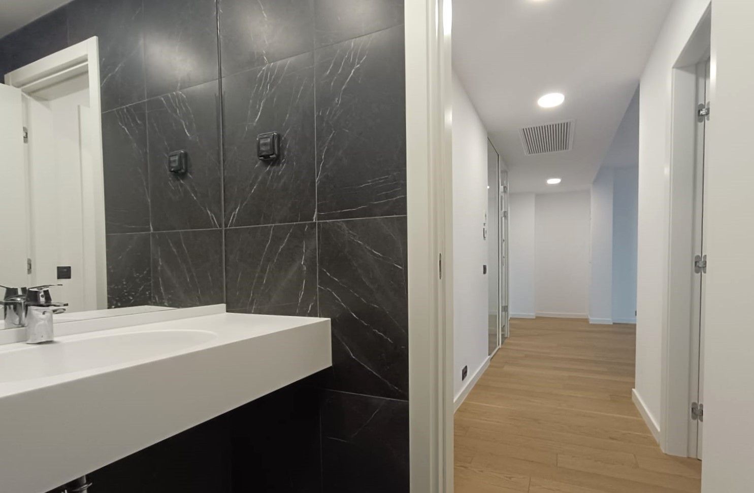 Apartament deosebit cu parcare subterana zona ONE Harastrau Towers - Poză 16