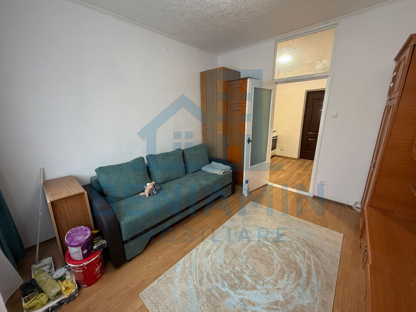 Garsoniera 21mp cartier Tractorul la etajul 2 cu baie si bucatarie - Poză 4