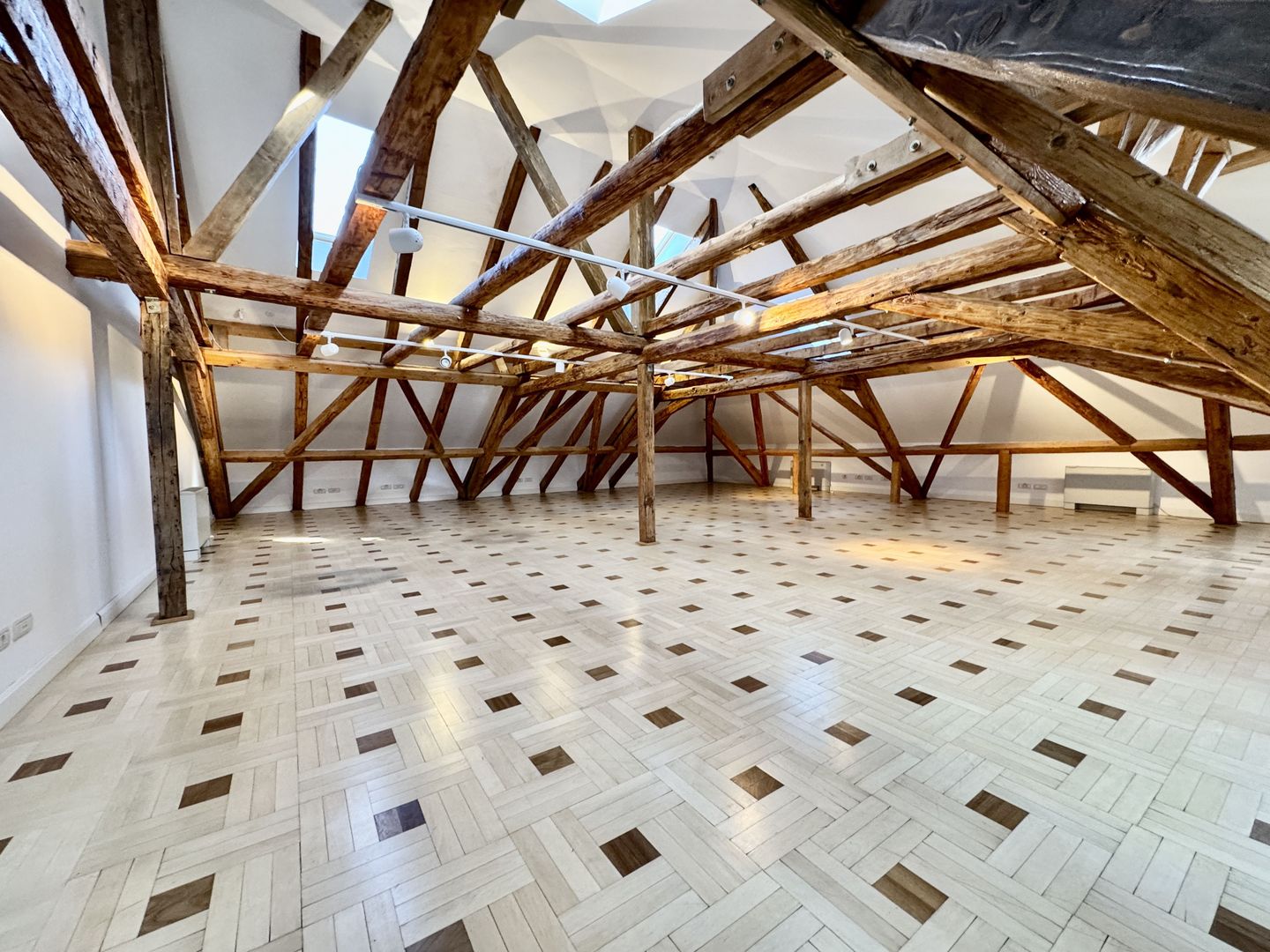 Spațiu Birou în imobil istoric recondiționat - Poză 3