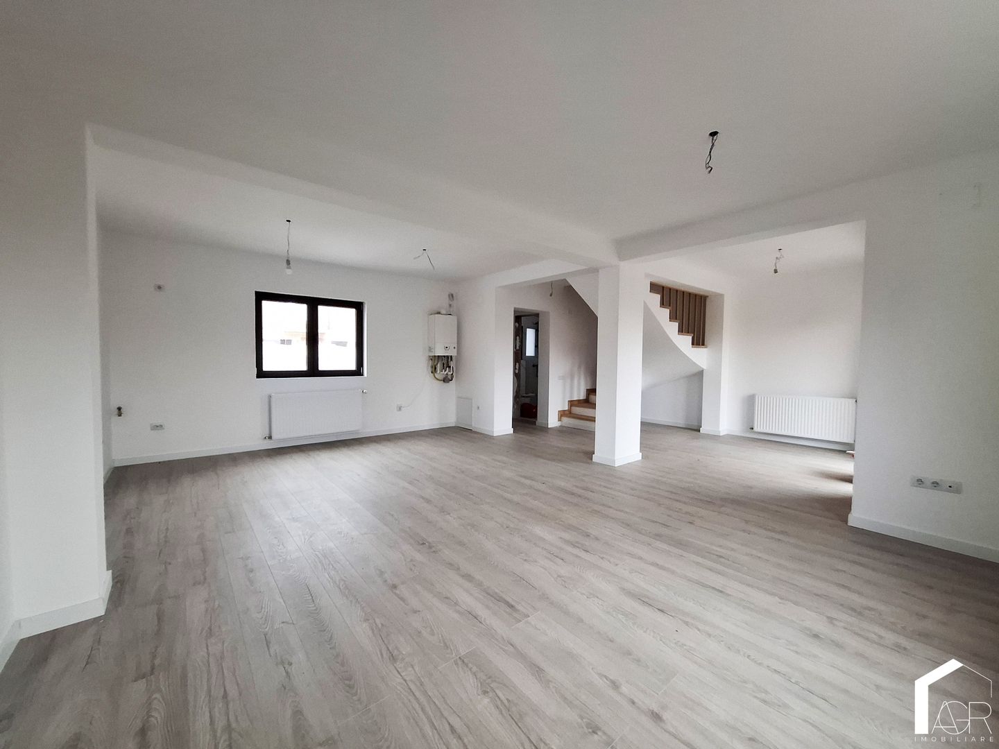 Casa P+1E+M, cu 5 camere, zona Rudului - Poză 1