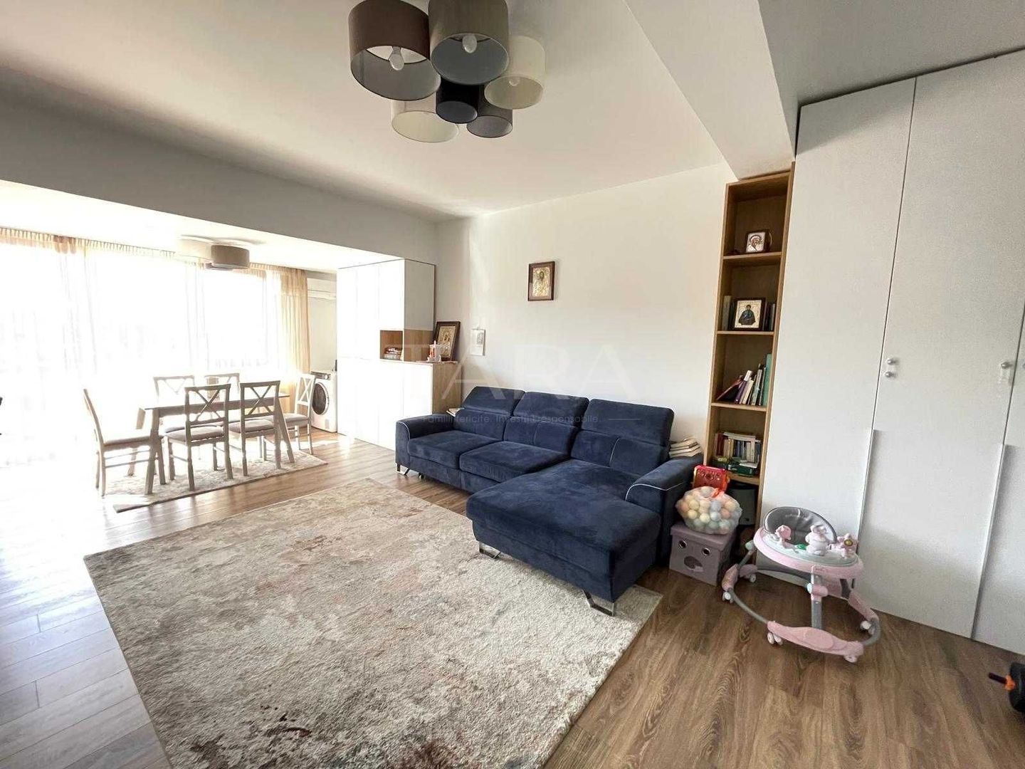 Apartament cu 2 camere de vânzare Gruia + loc de parcare - Poză 1