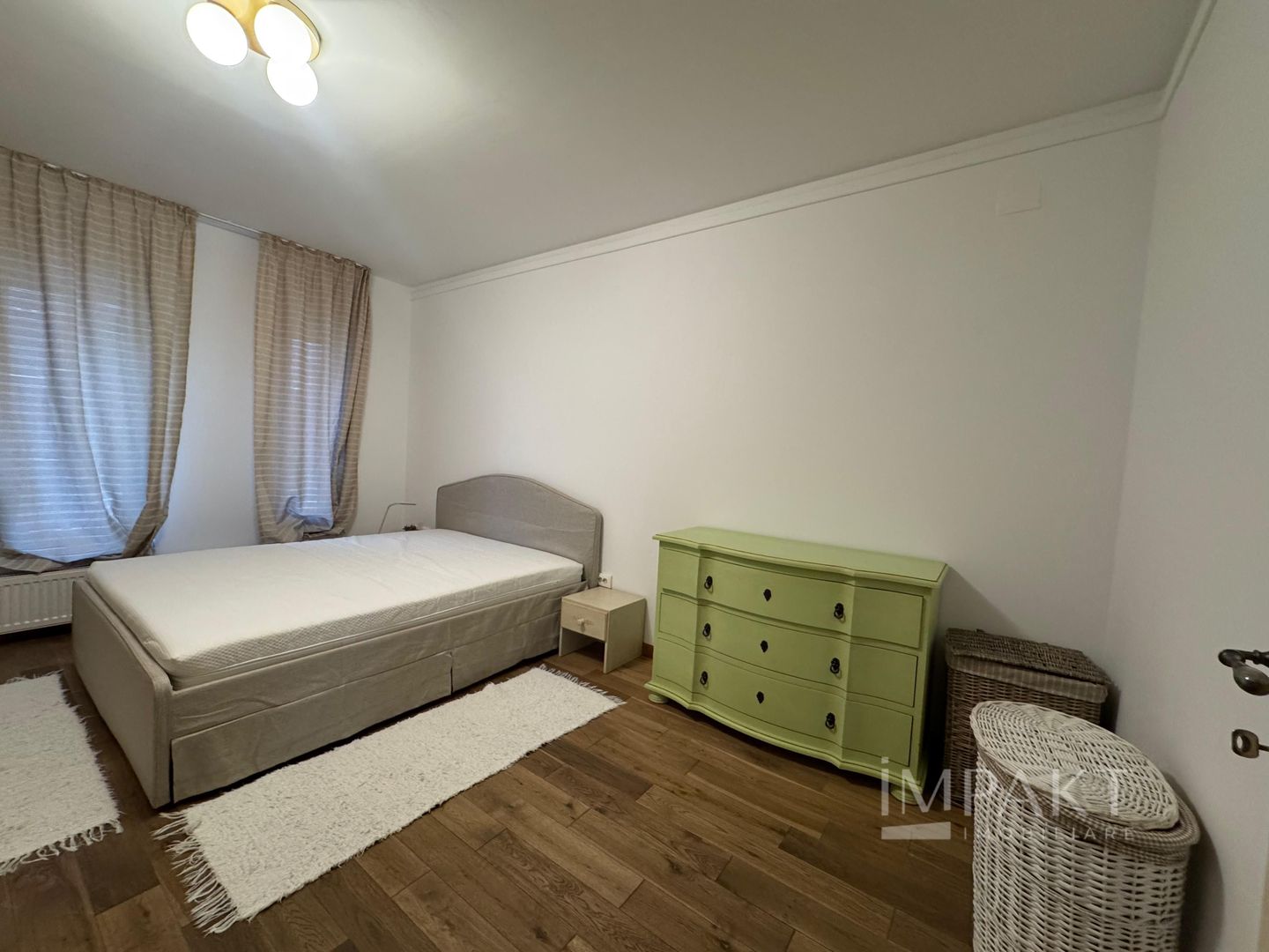 Apartament 94mp  3 camere in Piata Cipariu de inchiriat cu parcare - Poză 7