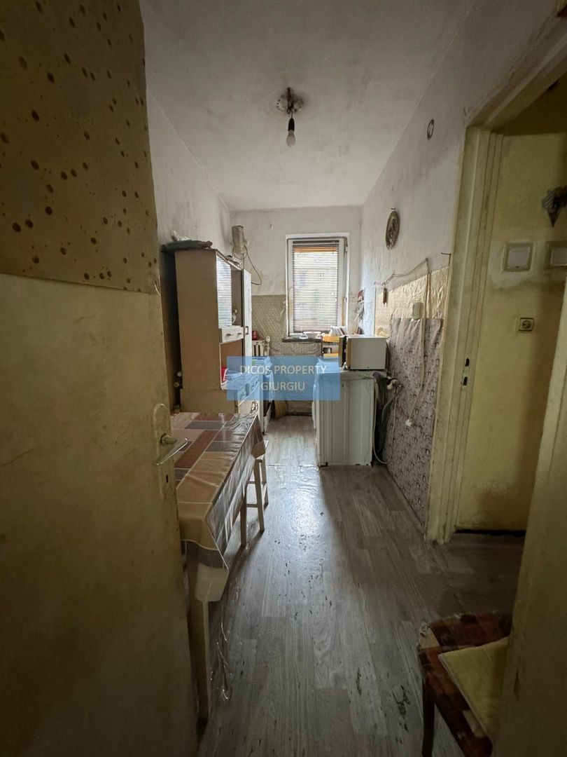 Apartament central 2 camere, parter, garaj inclus - Poză 3