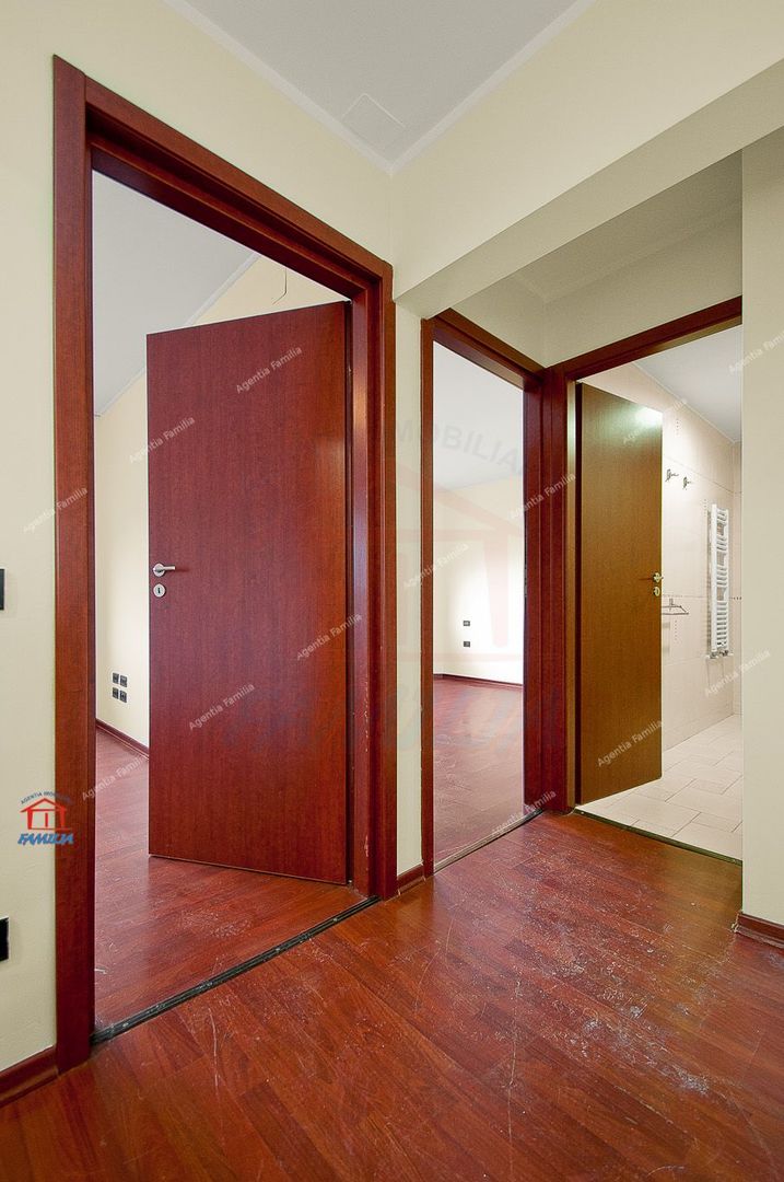 Apartament 3 camere dec in Galati Micro 21 vedere la Dunare langa turn - Poză 14