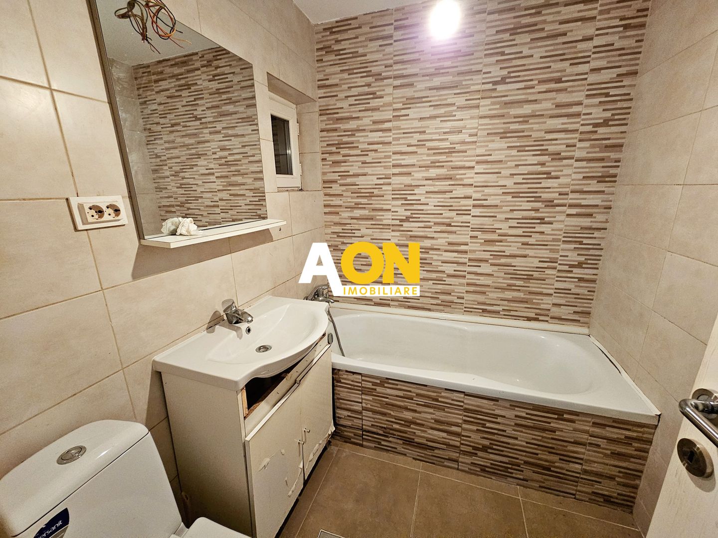 Casa de locuit si spatiu comercial, Cetate - Poză 7