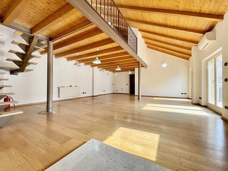 Penthouse pe doua niveluri situat in Piata Unirii - Poză 2