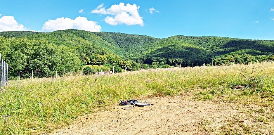 La 24 km de Brasov teren superb de 2010mp cu utilitati - Poză 1