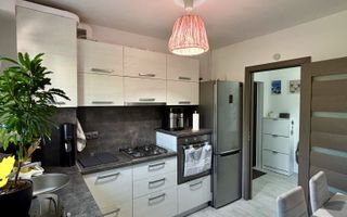 Vanzare apartament cu 3 camere in Gheorgheni zona hotel Royal - Poză 1