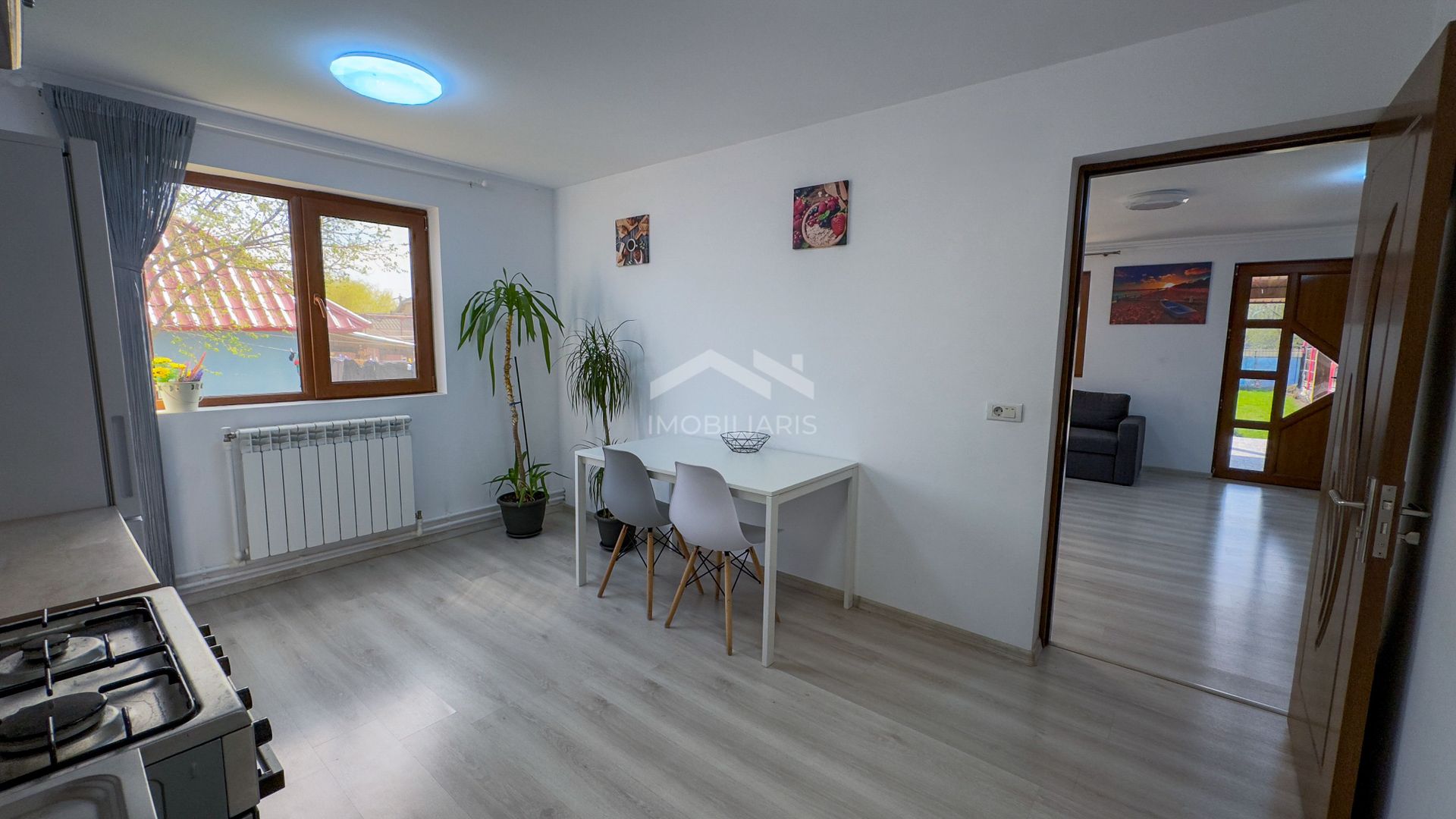 Casă modernă cu 5 camere, garaj și curte mare, mobilată in Corbu - Poză 12