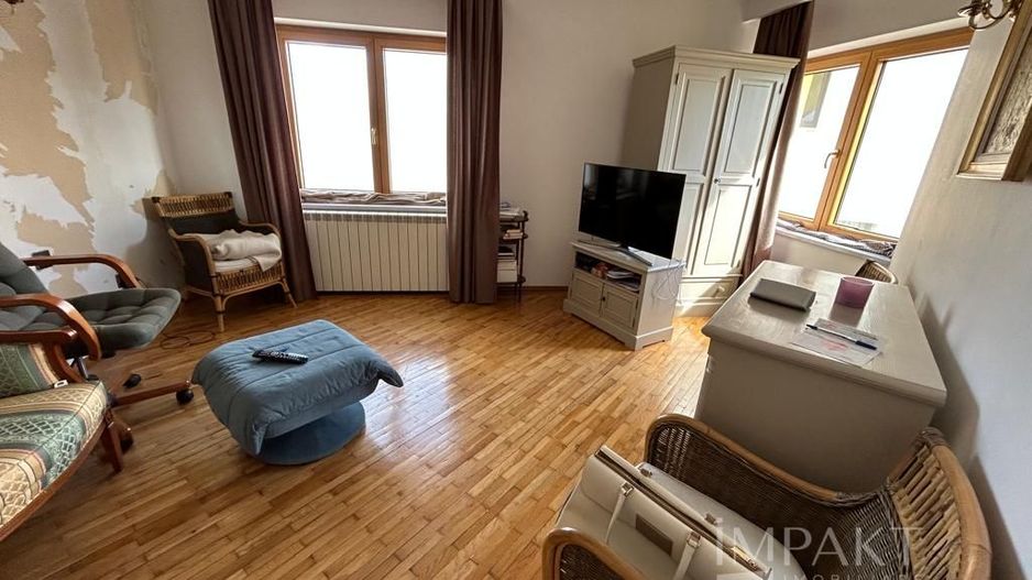 Vila individuala de lux de inchiriat, in cartier Gruia aproape de Cetatuie! - Poză 8