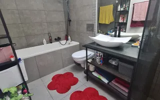 Duplex minimalist cu piscina - Poză 22