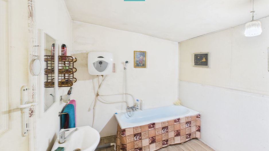 Casuță cu priveliște panoramică spre Cetatea Șiria - Poză 16