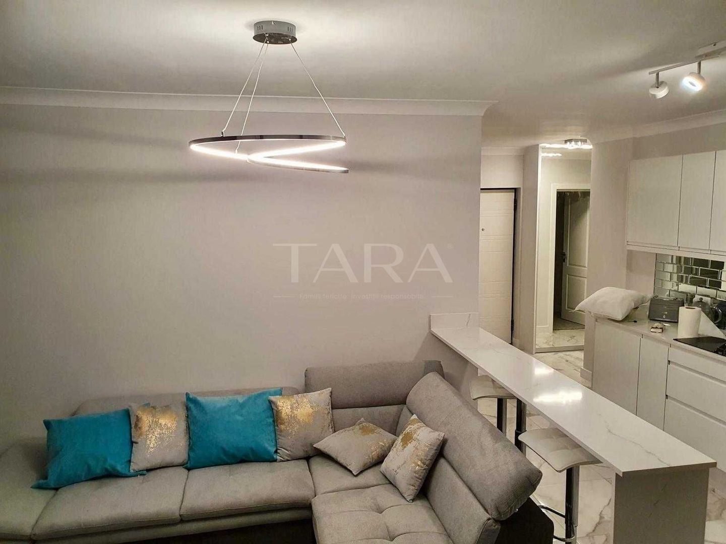 Apartament luminos și elegant cu 3 camere - Poză 1