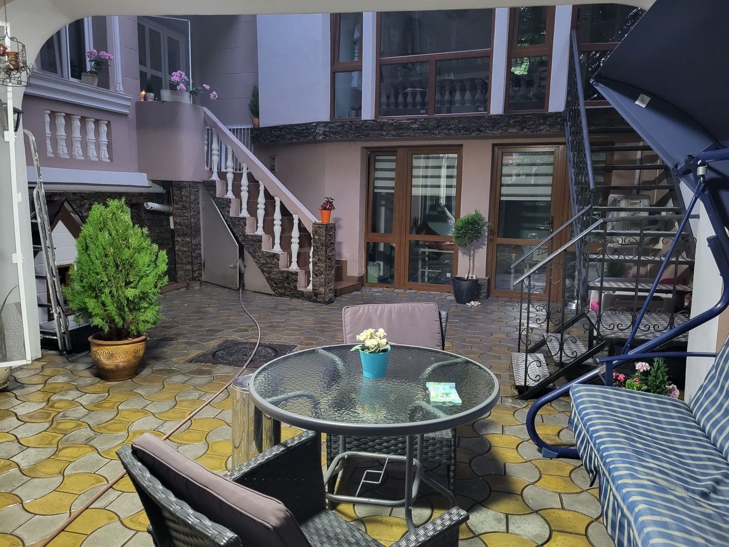 BRASADAS închiriază vila Bd. Ferdinand. - Poză 1