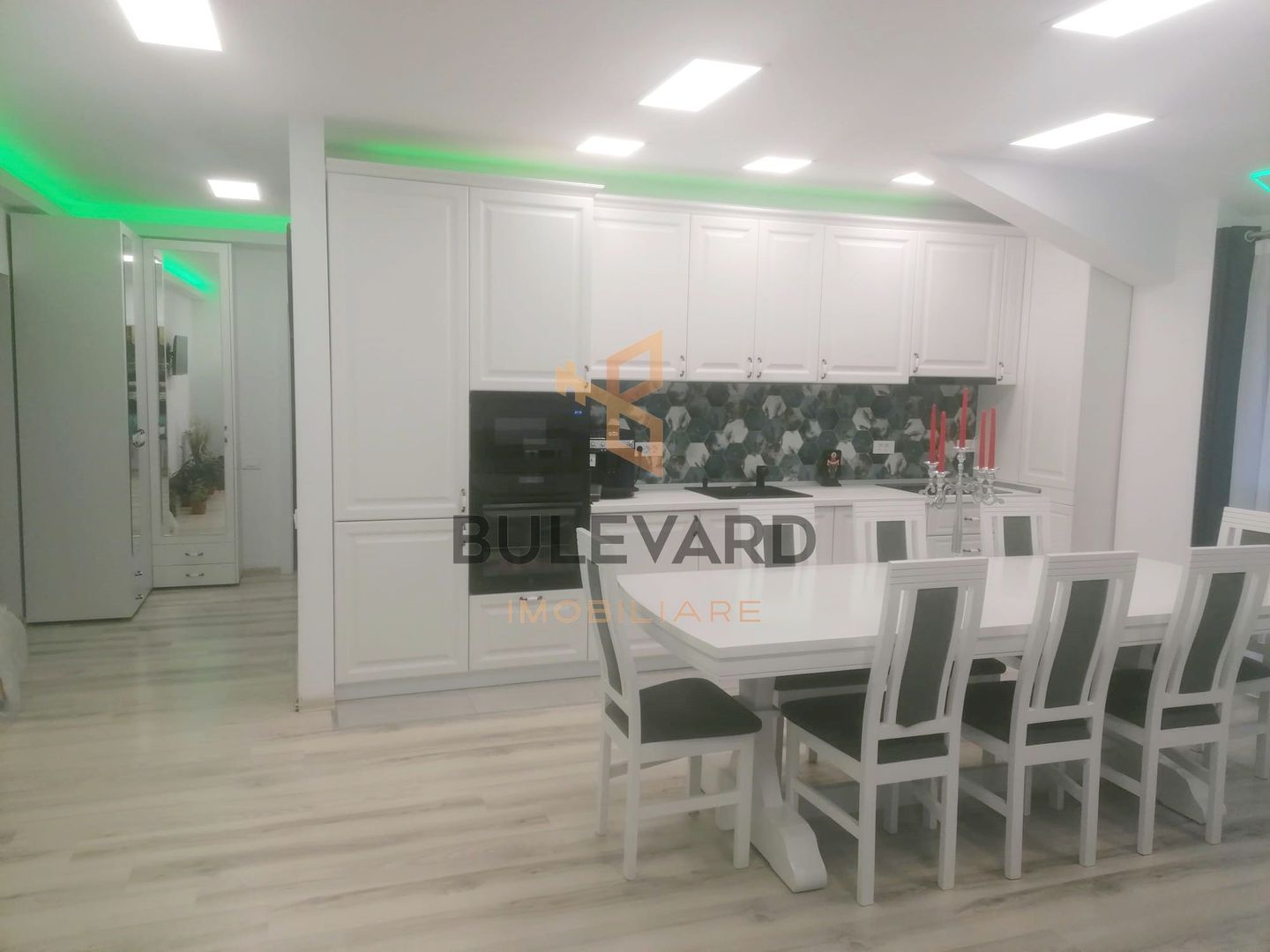 Apartament cu 3 camere + parcare subterana, zona strazii Eroilor! - Poză 2