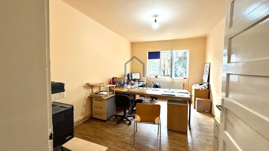 Vanzare apartament - Piata Revolutiei - etaj 1 cu 2 camere - Poză 1