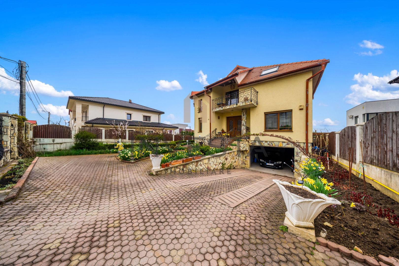 Casa individuala cu 7 camere, 260 mp, teren 900 mp, front 19m, Europa - Poză 2