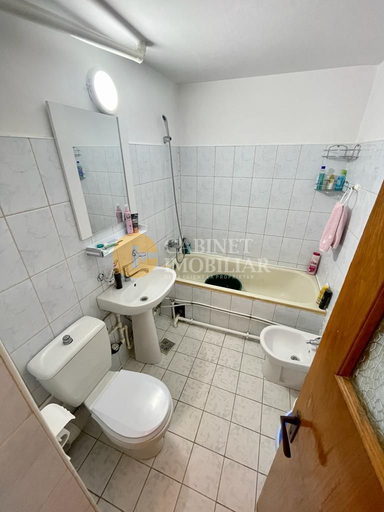 3 Camere Decomandat - Bloc dupa 80 - Etaj Intermediar - Podu Ros - Nicolina - Poză 5