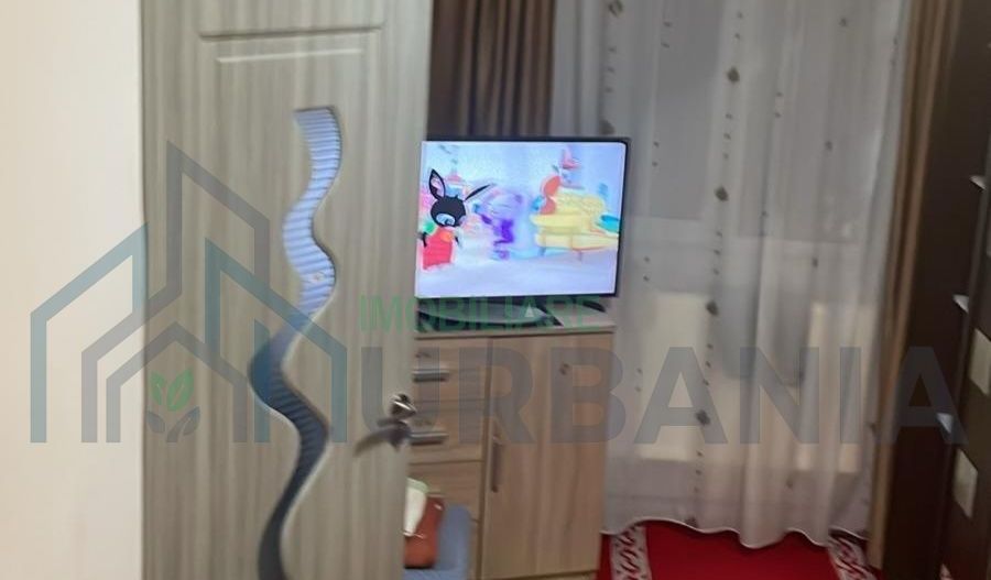 Apartament 3 camere, Tătărași, etaj 2/4 - Poză 1