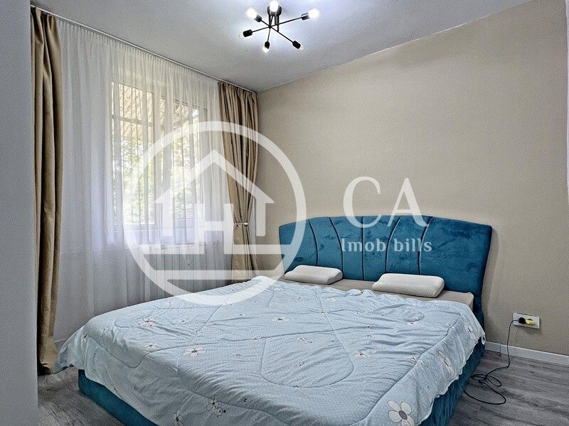 Apartament de vânzare cu 3 camere în zona Rogerius, Oradea - Poză 3