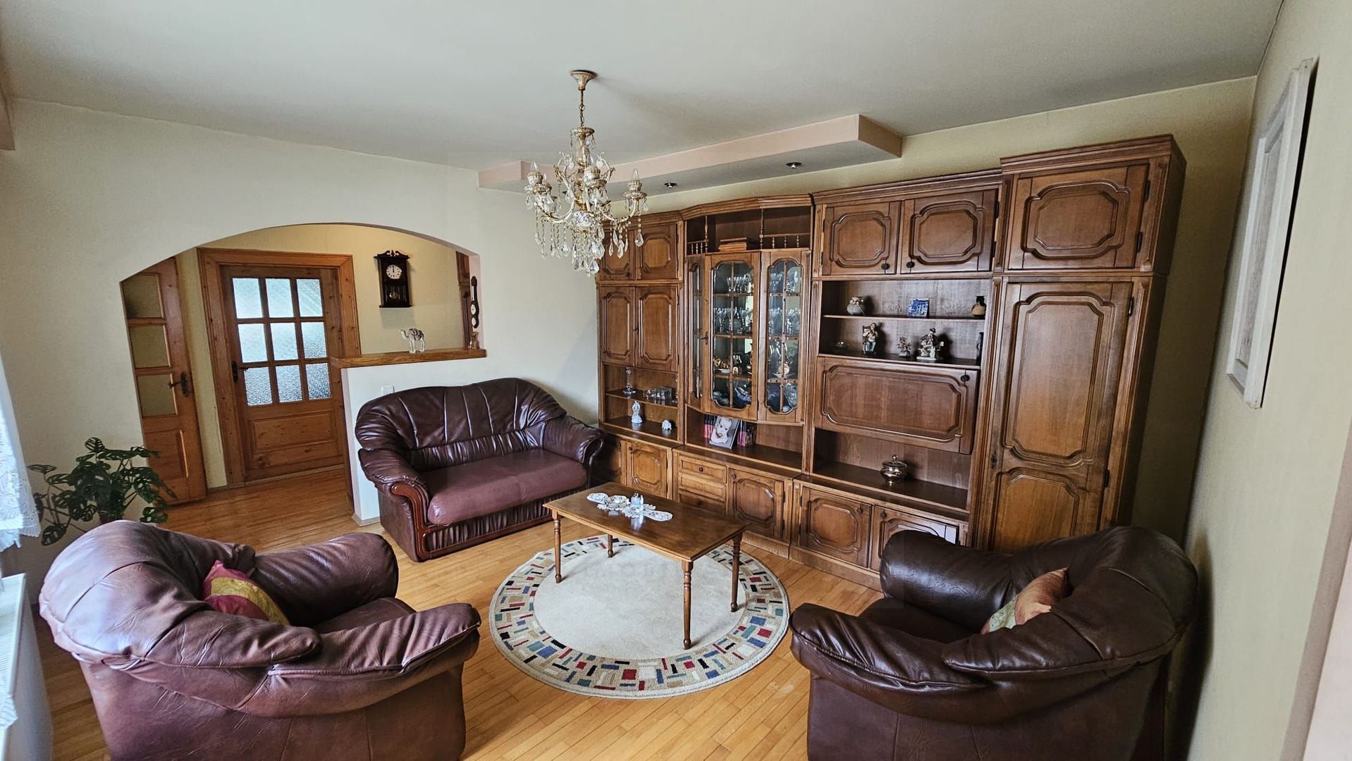 Casa 5 camere 3 bai garaj inchis si teren 700 mp utili in Lazaret - Poză 2