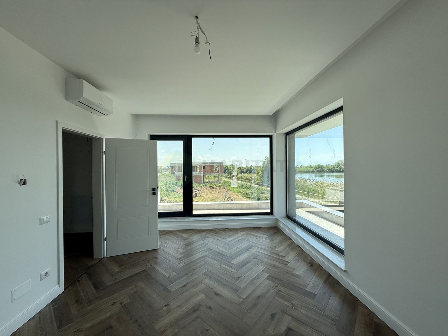Vila individuala 6 camere | Own Lake Residence - Poză 13