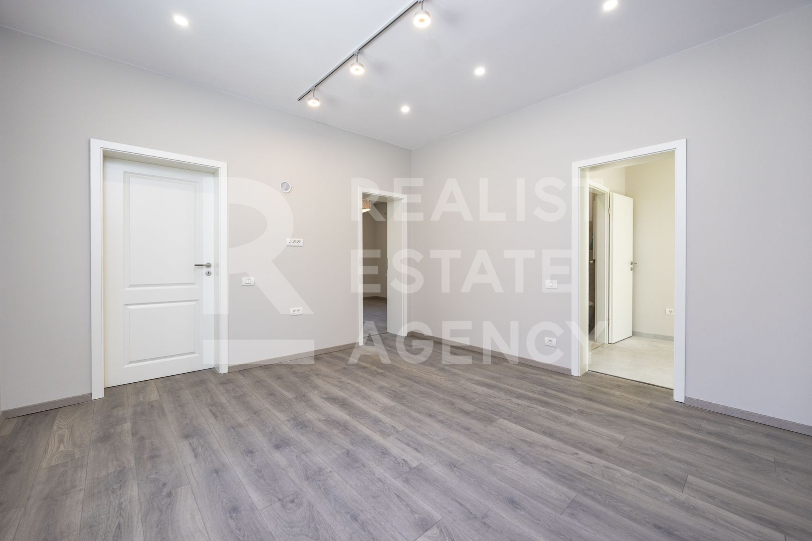 Vânzare, casă, 8 camere, zona 1 Mai, București - Poză 52