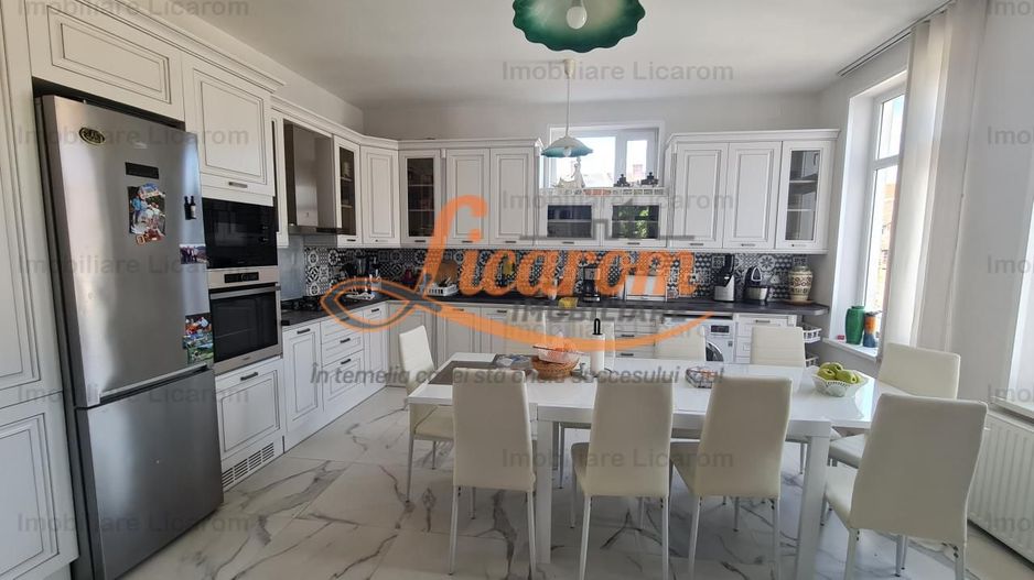 Apartament 3 camere la casa Centru Istoric utilat,mobilat 265000Eur - Poză 2