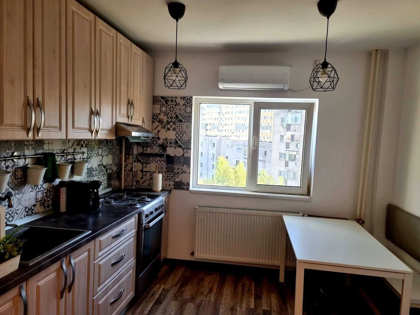 2 camere -54 mp- Mega Mall - Poză 1