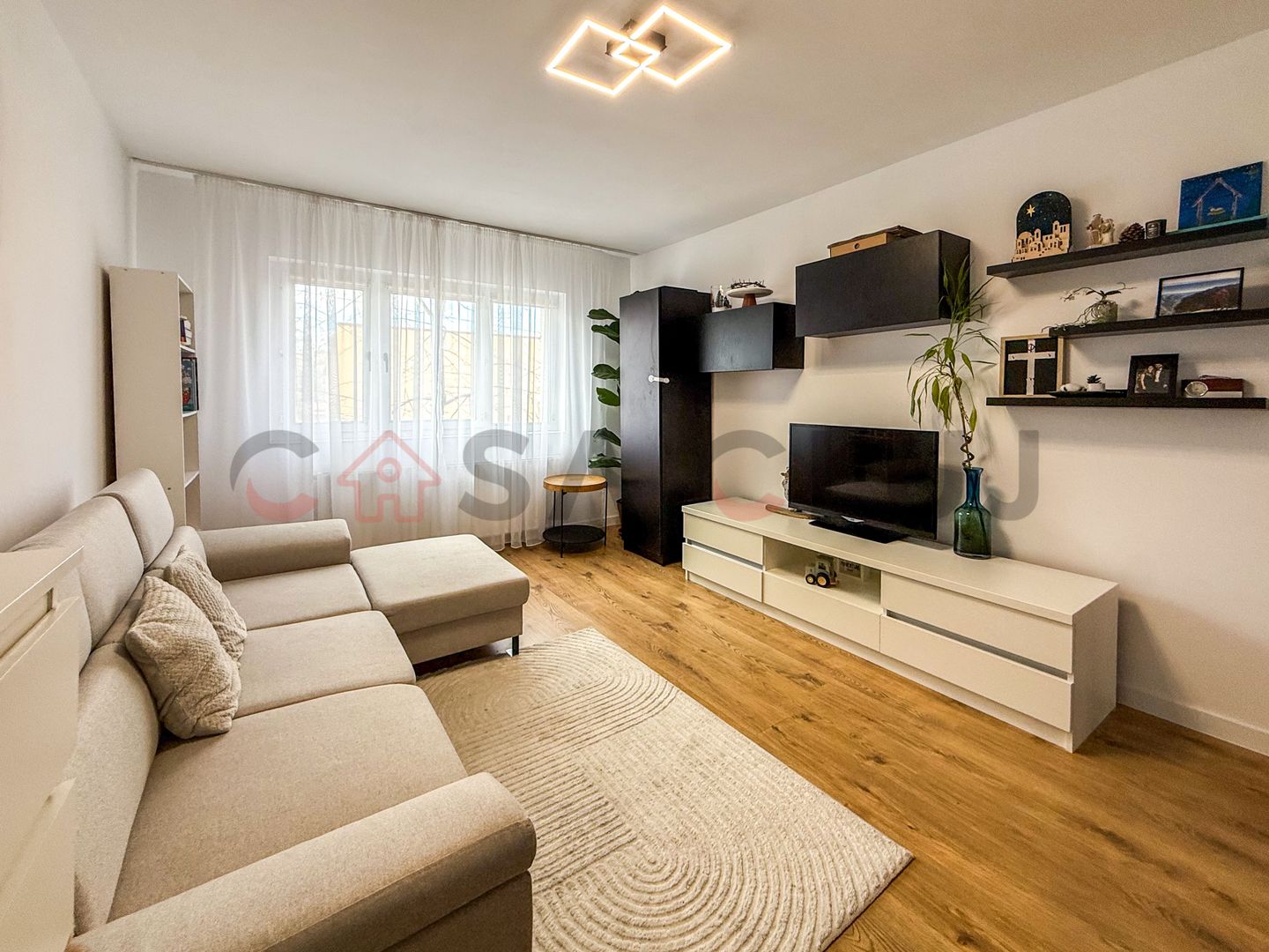Apartament luminos, finisat modern, decomandat, Intre Lacuri - Poză 1