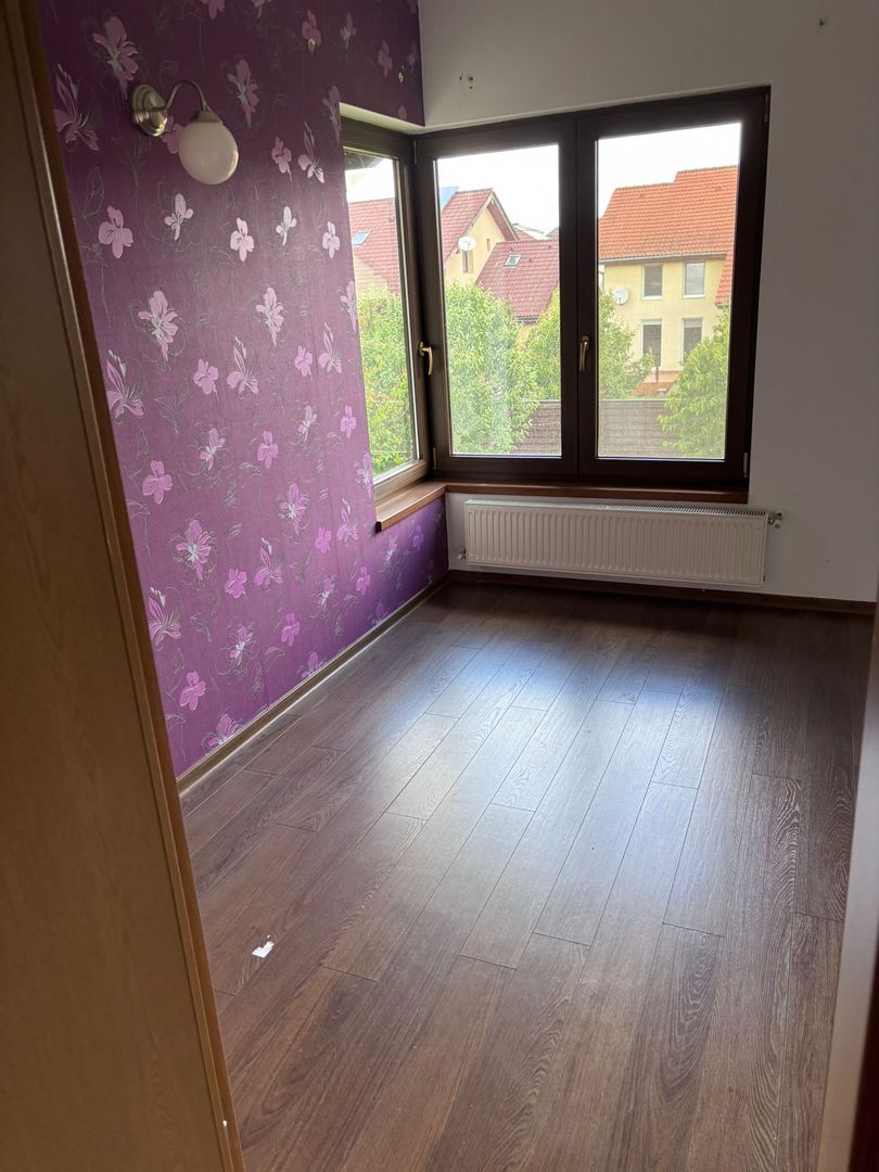 Casa individuala frumoasa si spatioasa in Giroc - Poză 11