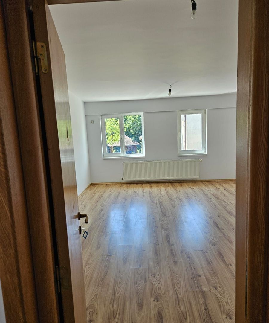 Vila,Parter+Etaj comuna Berceni 169000 eur - Poză 16