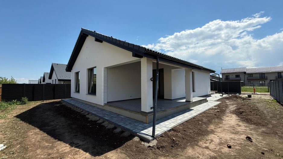 Casa pe parter cu 4 camere de vânzare - Sânpetru - Poză 4