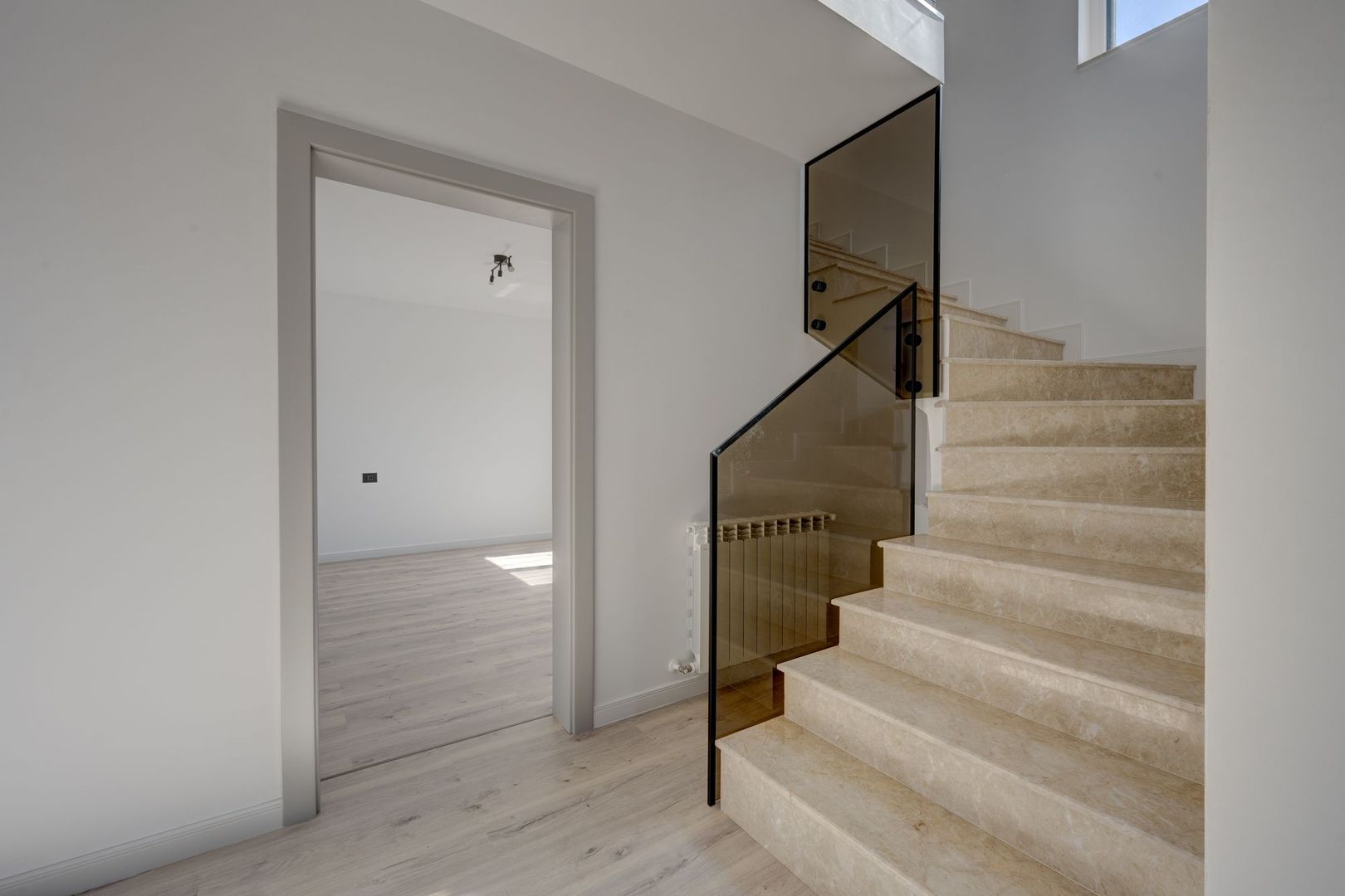 CASA TIPLA, Racordata la toate Utilitățile ! Domnești ! - Poză 6