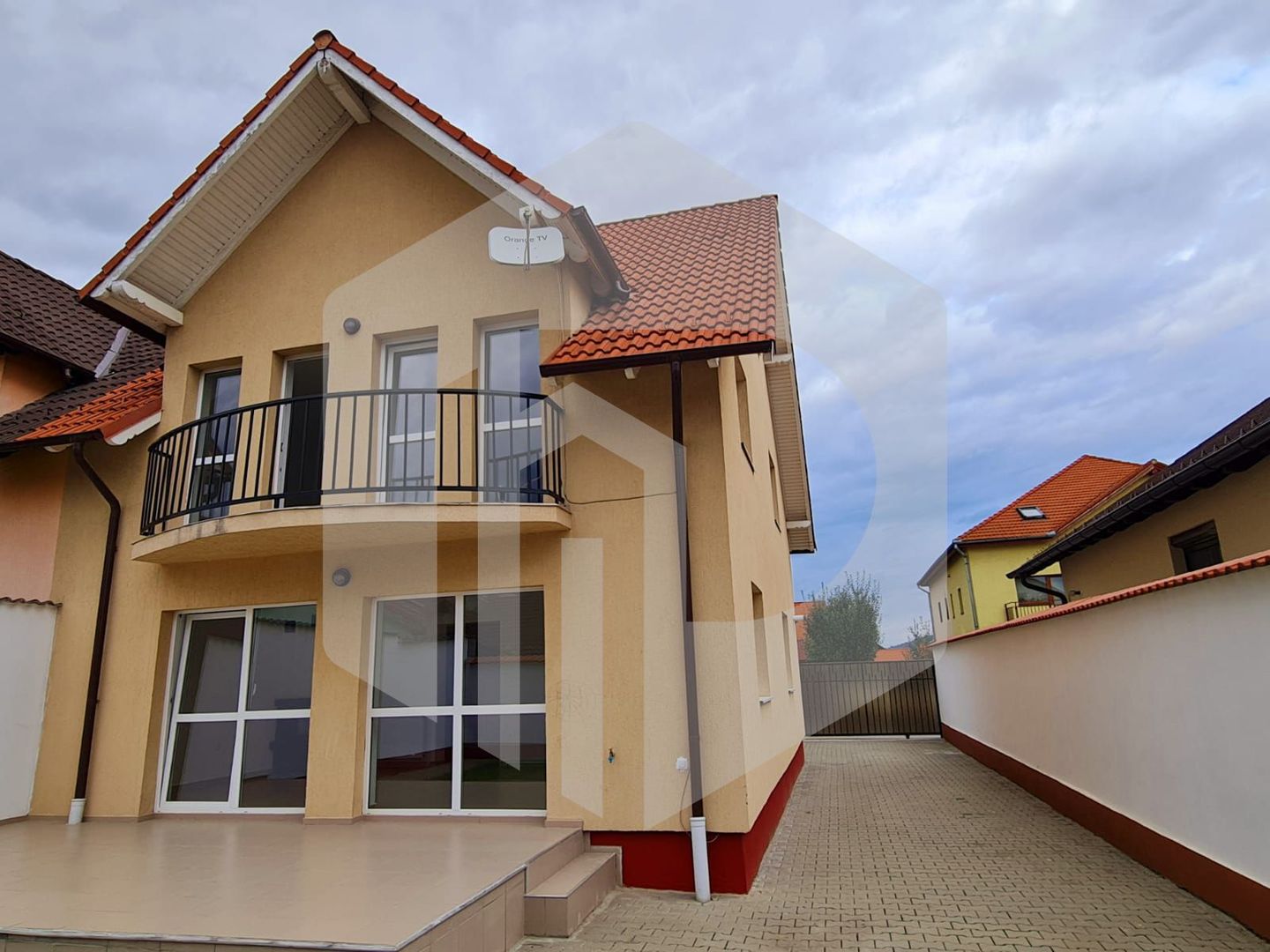 Casa de inchiriat in Selimbar- Str.Pictor Brana- birouri sau casa - Poză 2