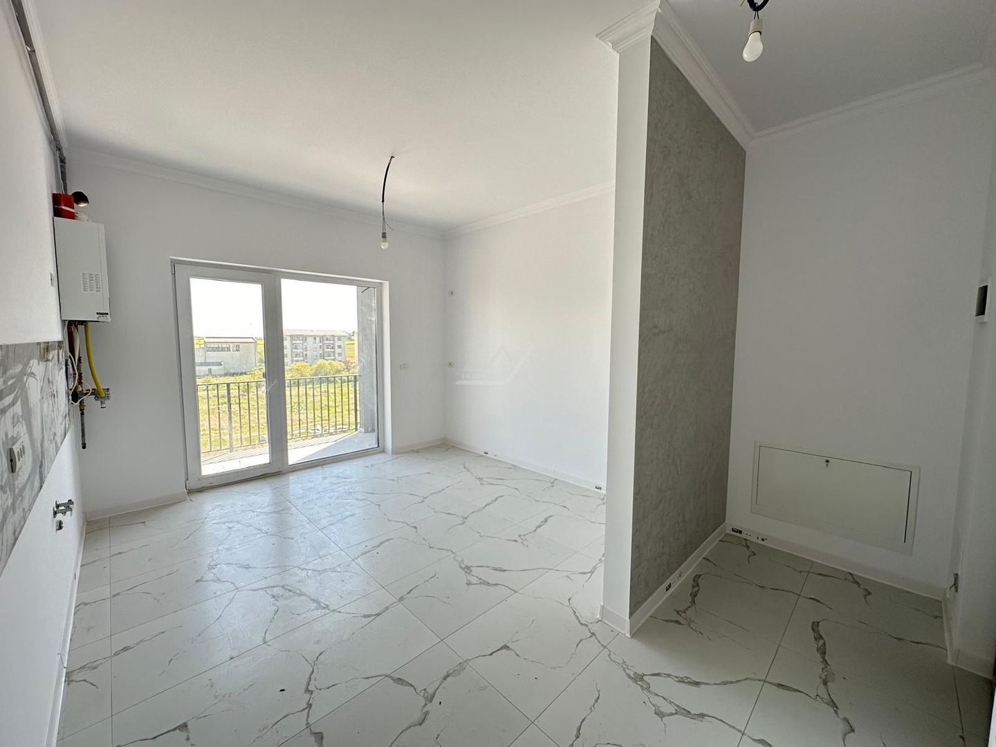 Bloc la asfalt. Gradina 25 mp. Loc de parcare. - Poză 1