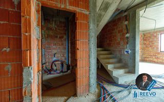 Vilă spațioasă cu vedere la pădure, la doar 15 minute de Bacău! - Poză 19