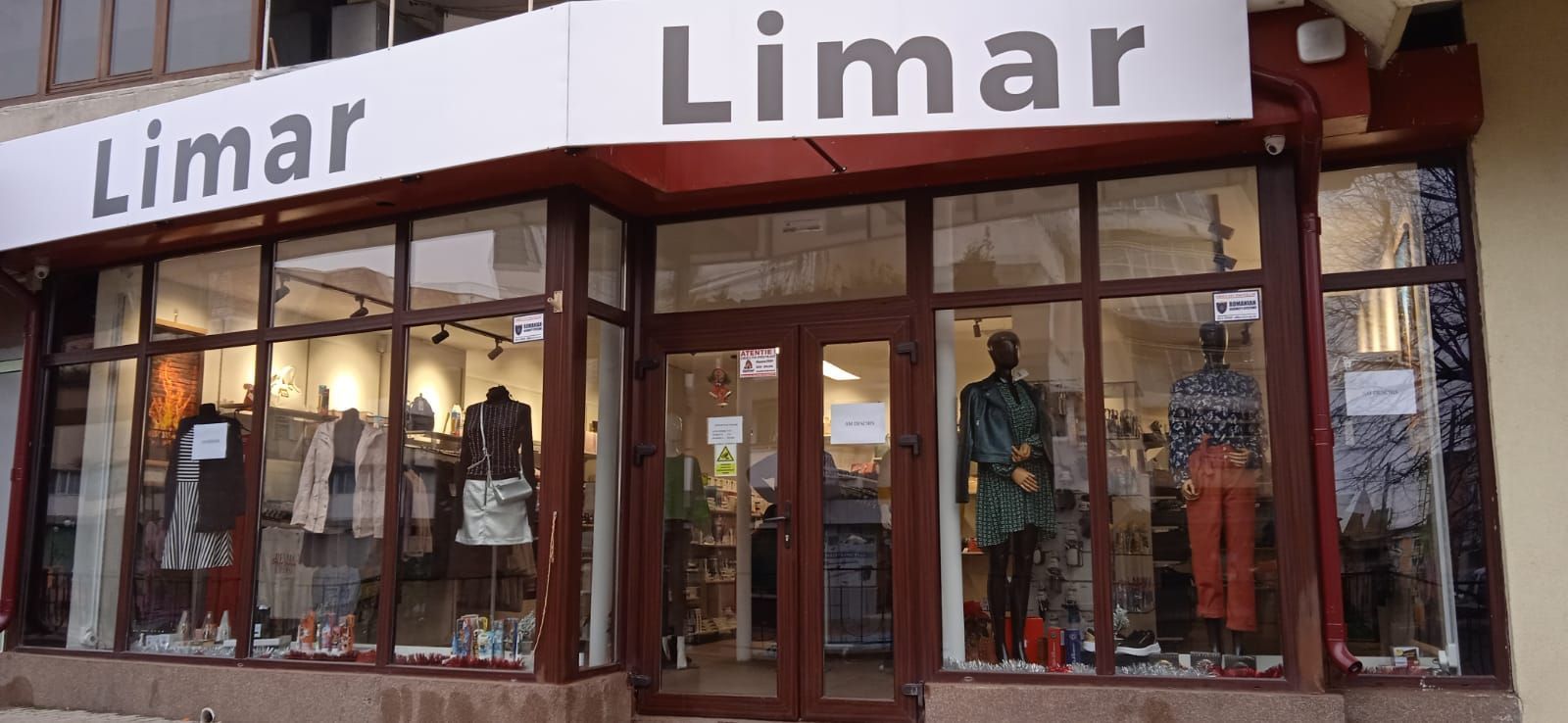 Spațiu comercial ultracentral, 200 mp singurul vad 100% pietonal Roman - Poză 1