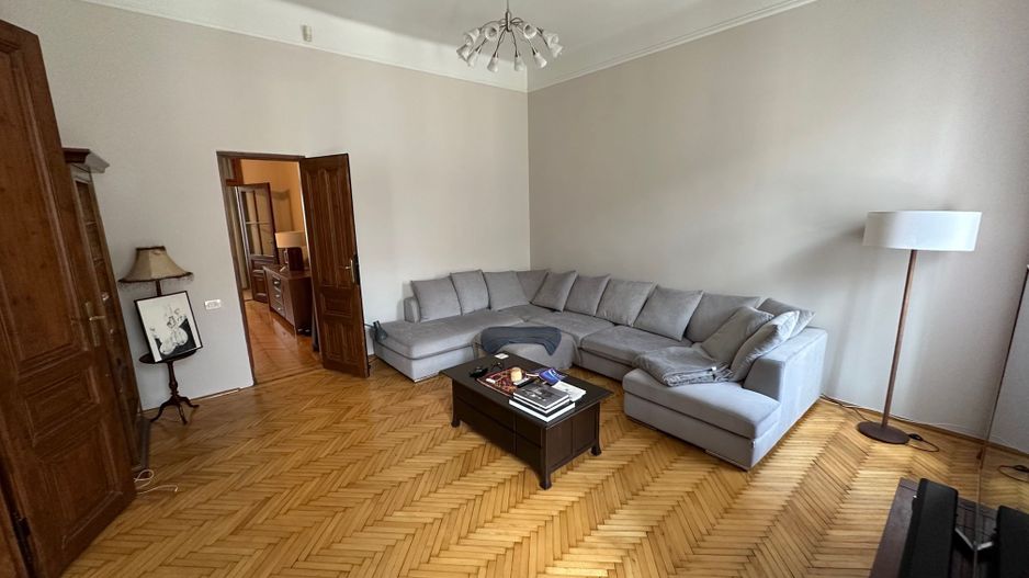 Apartament deosebit  zona Central - Poză 2